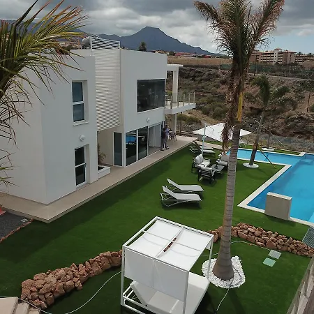 Luxury - Oasis Tucan ***** *