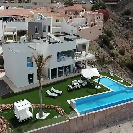 Willa Luxury - Oasis Tucan *****
