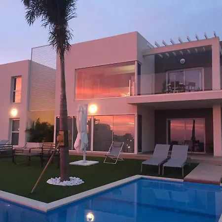 Willa Luxury - Oasis Tucan *****